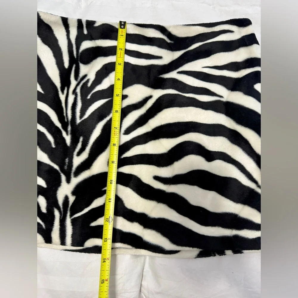 Vintage Express Black and White Zebra Print Fabric - Picture 3 of 11